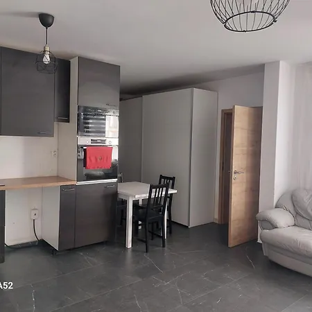 New In Town Apartmán *